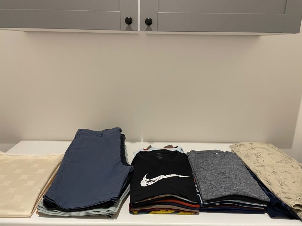 Wyprasowane i złożone ubrania — zdjęcie z galerii Atelier Prasowania